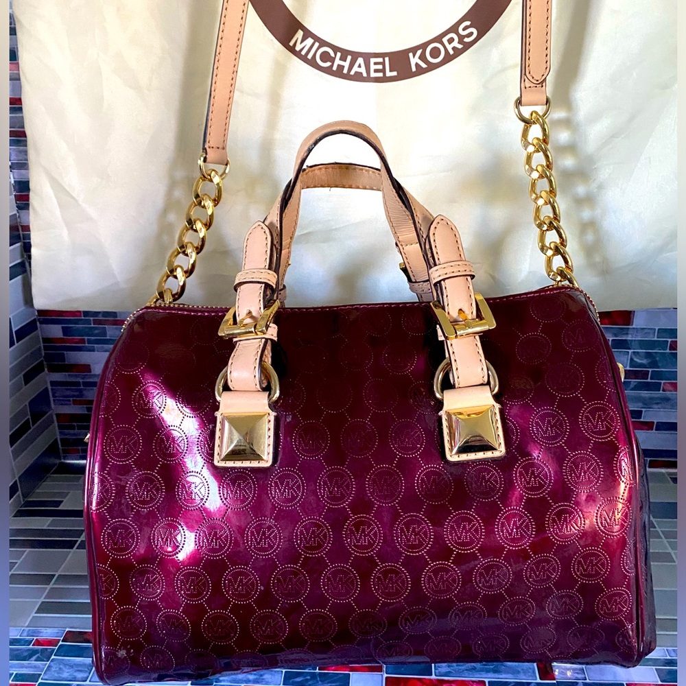 MICHAEL KORS METALLIC BURGUNDY LEATHER BARREL SATCHEL IN EXCELLENT CONDITION
